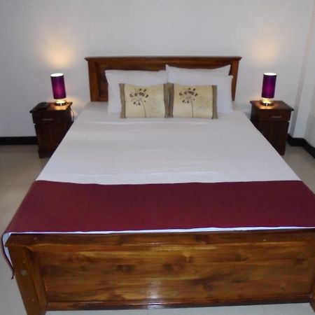 Jmf Hotel Negombo Kültér fotó