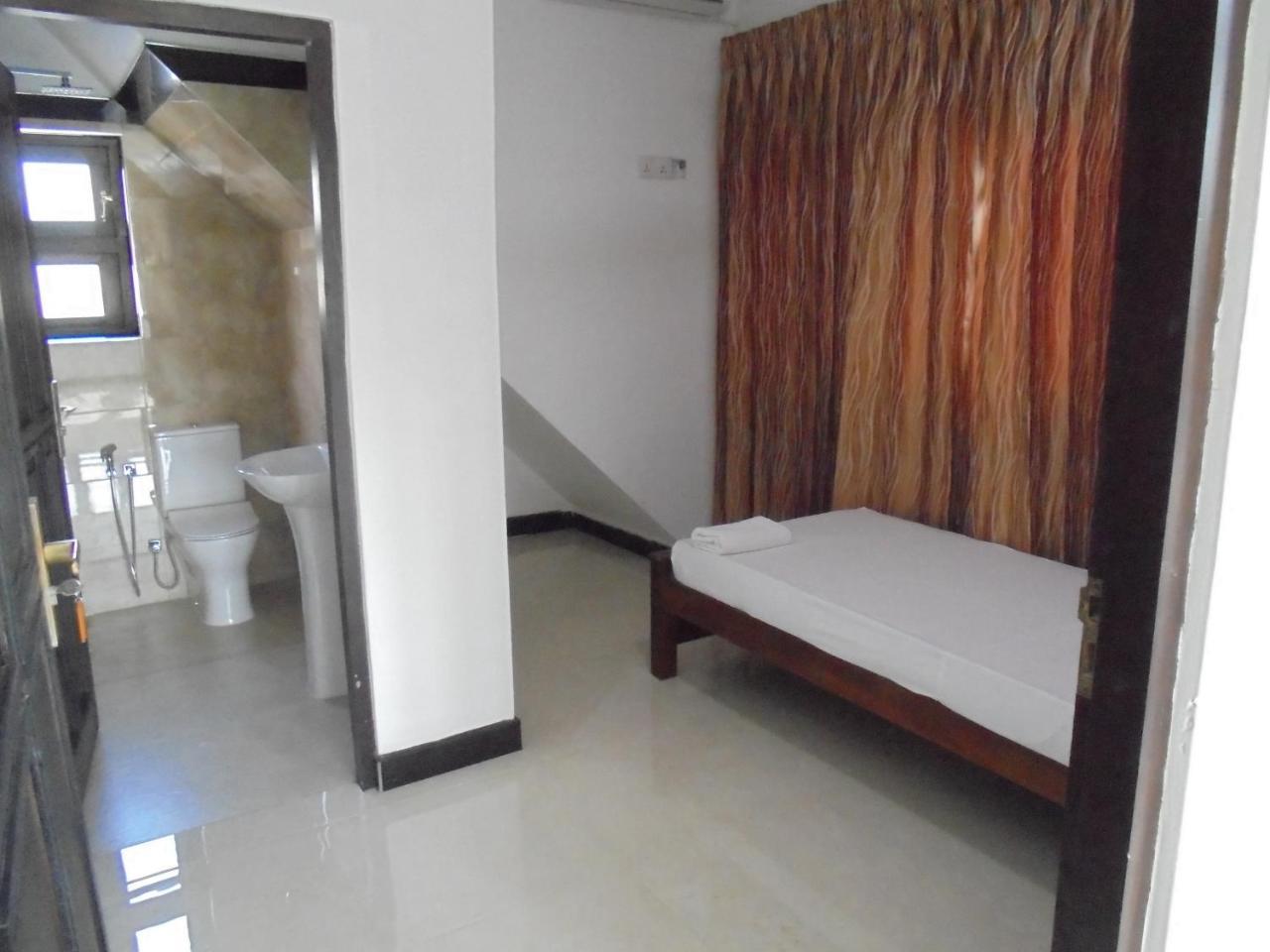 Jmf Hotel Negombo Kültér fotó