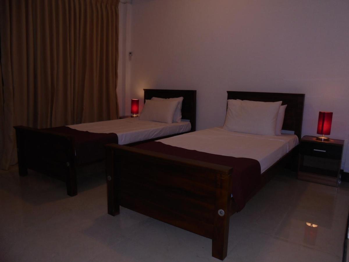 Jmf Hotel Negombo Kültér fotó
